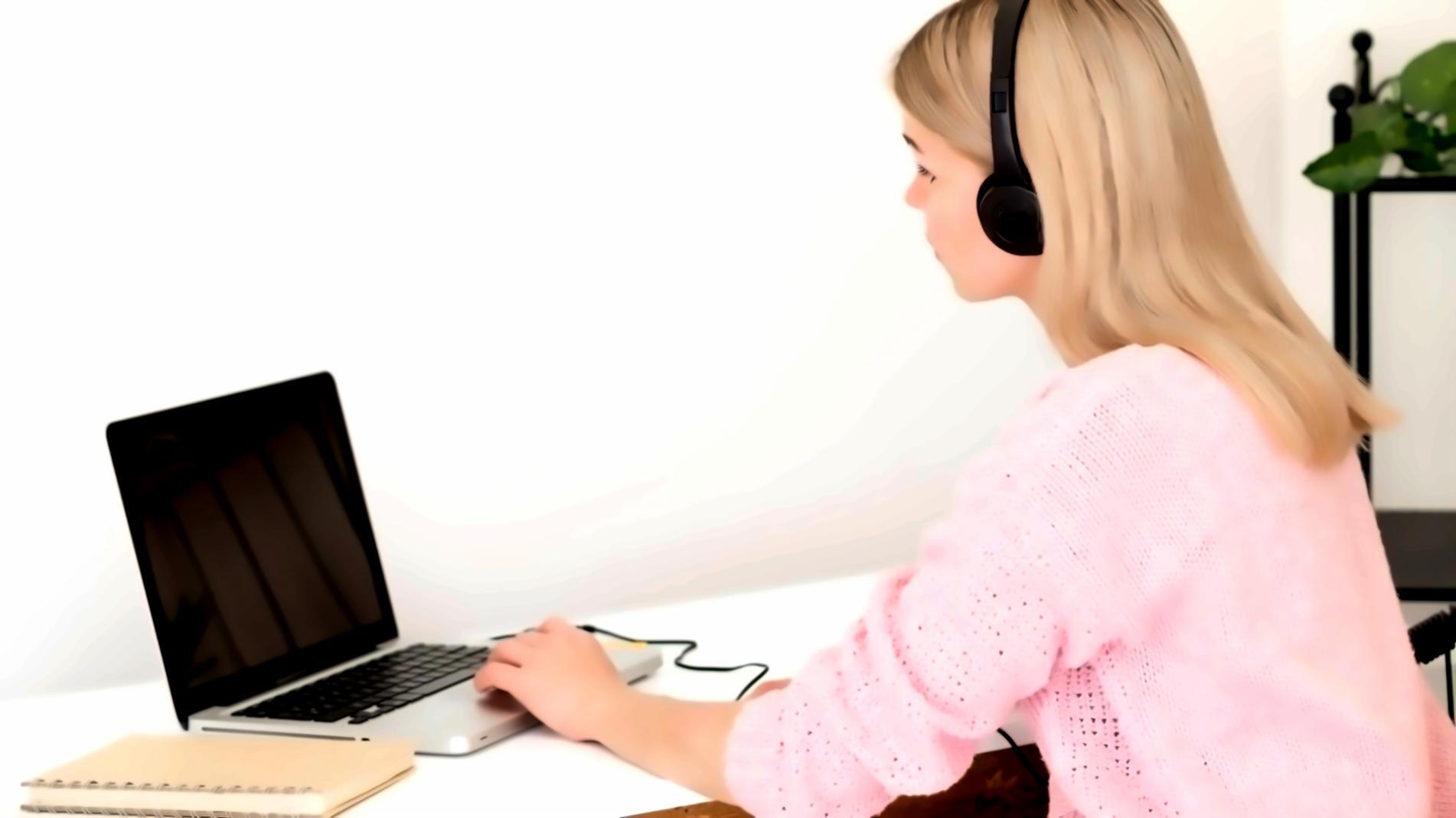 Interface d'apprentissage adaptatif montrant différents styles d'enseignement